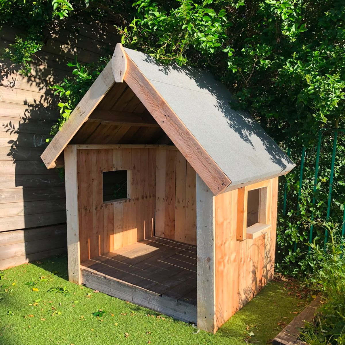 Jungle Wood Ltd Basic Play Hut