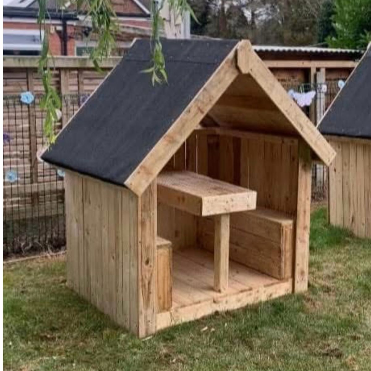 Jungle Wood Ltd Play Hut with Fixed Table & Chairs
