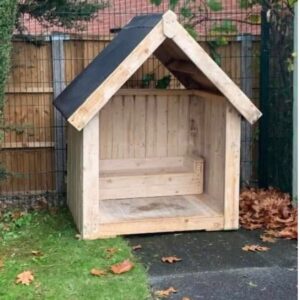 Jungle Wood Ltd Play Hut with Removable Chairs
